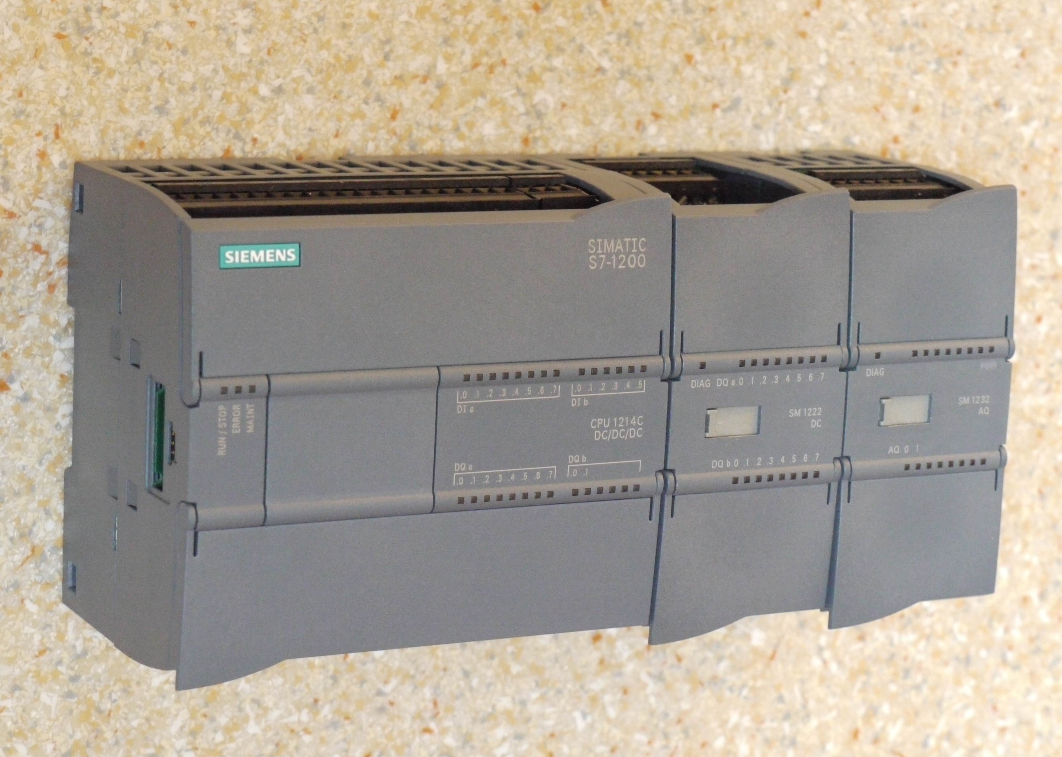 Siemens SIMATIC S7-1200 vezérlő